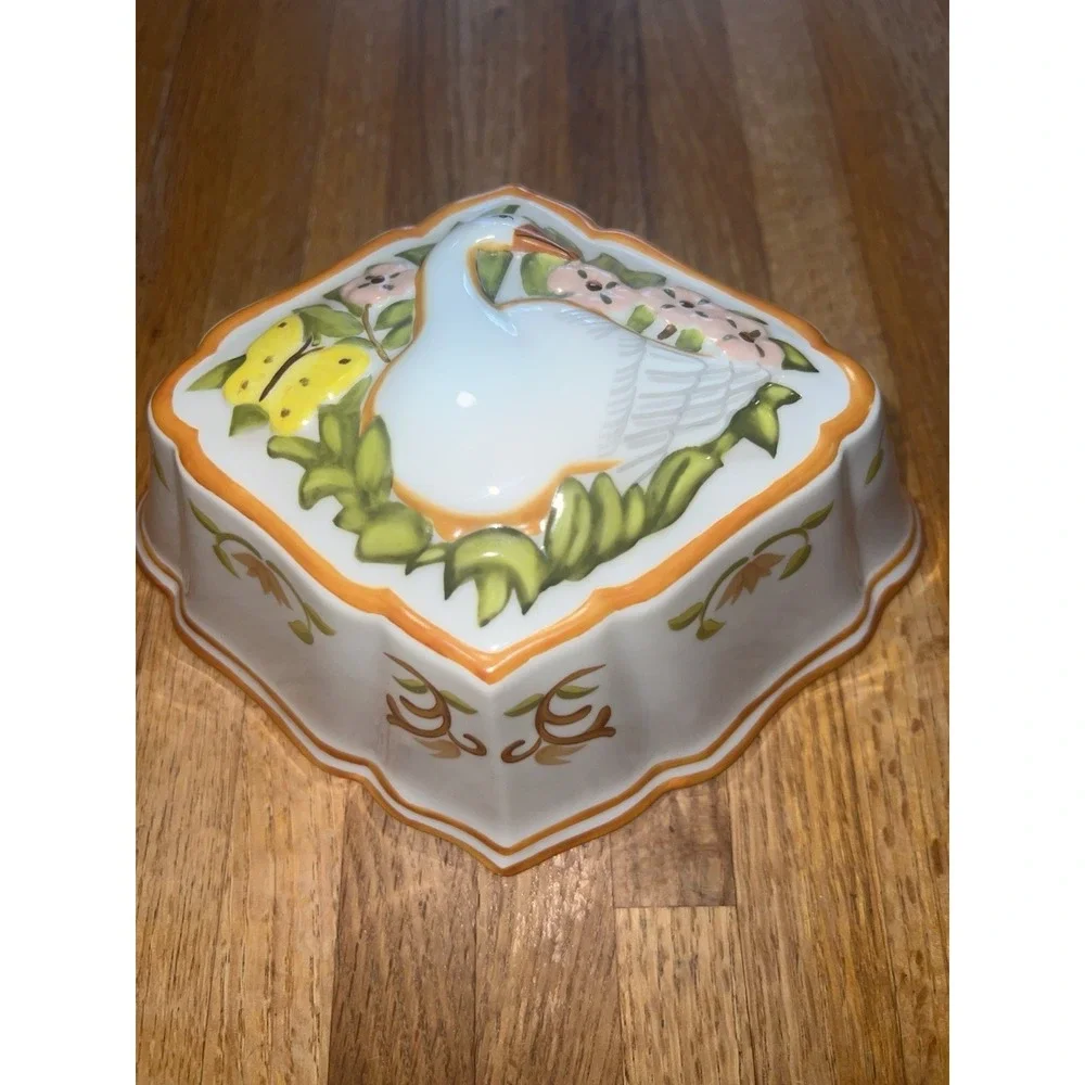 1986 Le Cordon Bleu hand painted goose wall plaque/jello mold The Franklin Mint‎